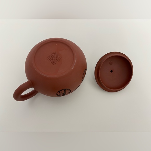 HANDMADE CHINESE RED- PURPLE CLAY YIXING ZISHA TEAPOT - Picture 8 of 10